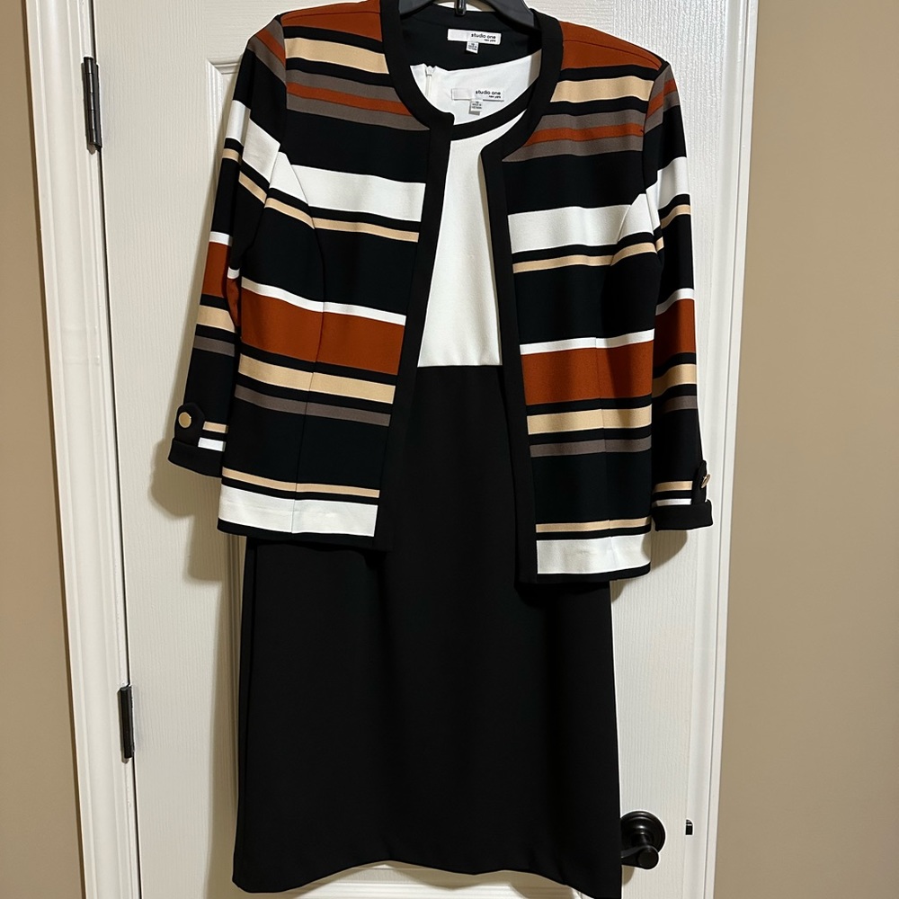 Studio One Black & White Dress w/Removable Stripped Jacket.  Size 10.